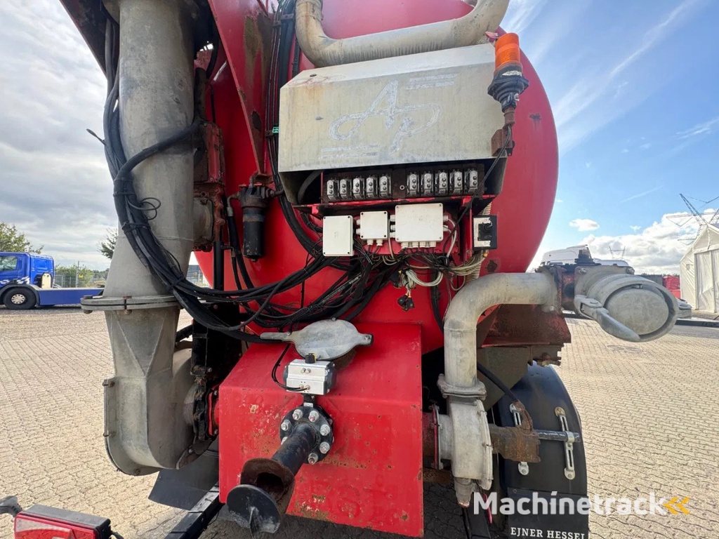 AP 3-axle 34m3 Gülle / Water trailer