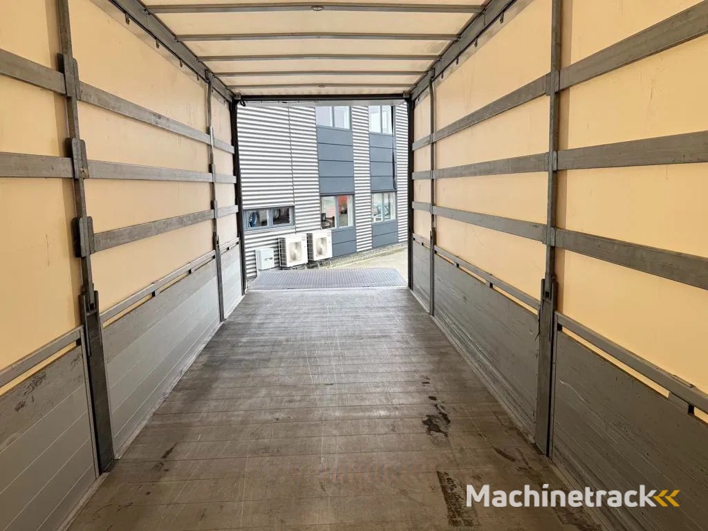 Volvo FM 380 6x2*4 sliding curtain with kinnegrip post