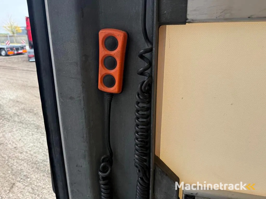 Volvo FM 380 6x2*4 sliding curtain with kinnegrip post