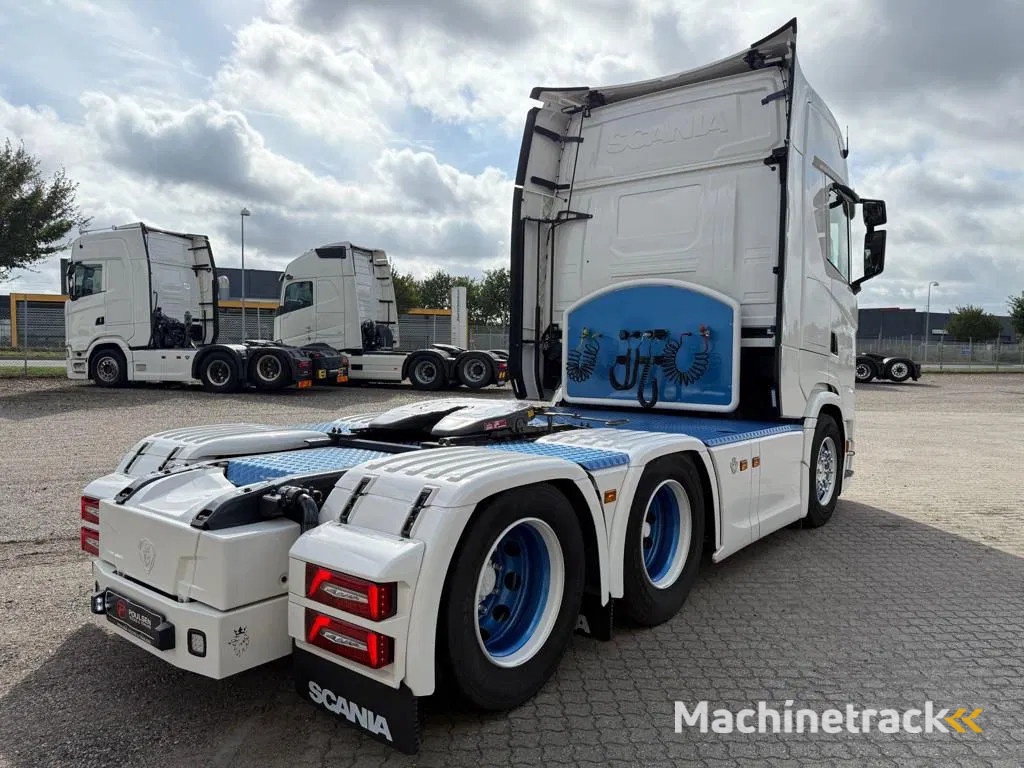 Scania S660 V8 6x2 2950