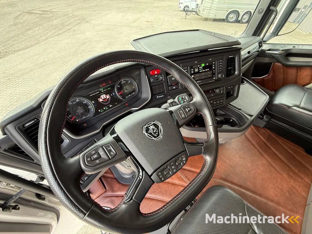 Scania S660 V8 6x2 2950