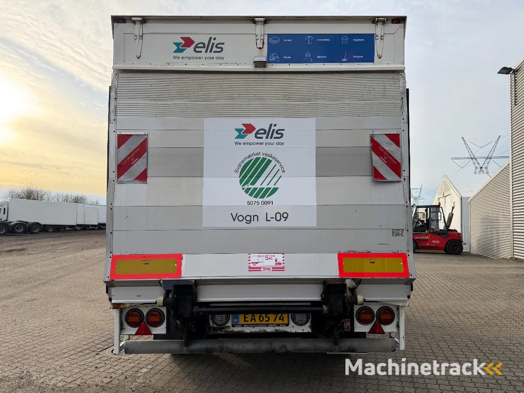 Dapa 2-axle 5,05m Box with lift