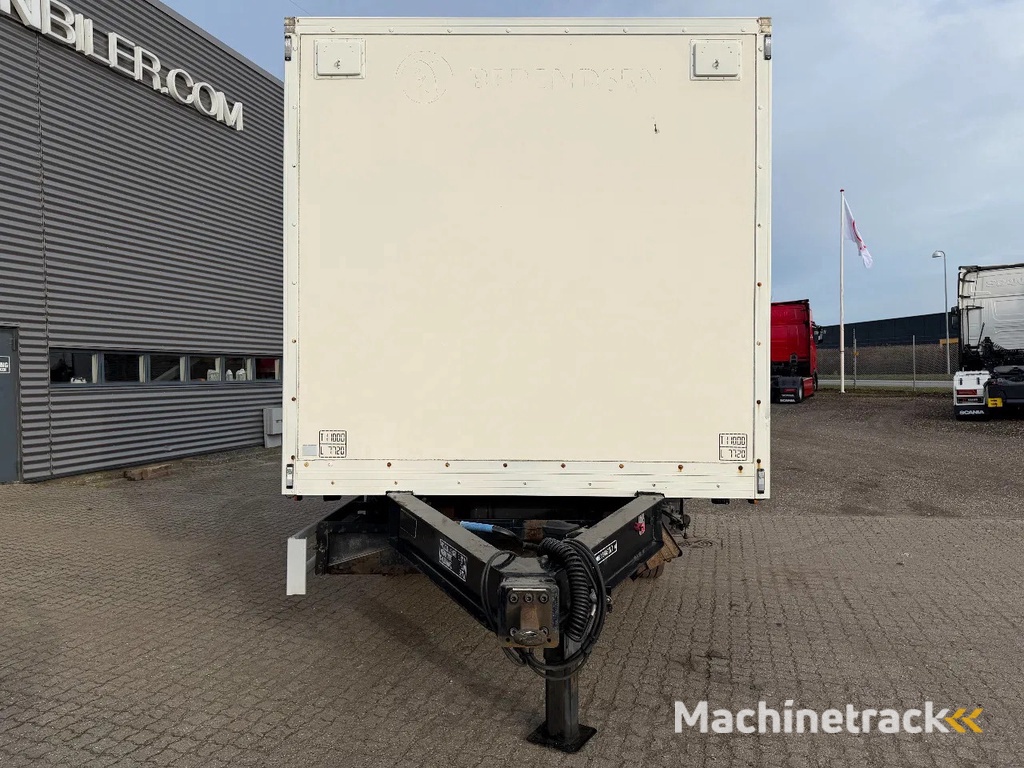 Dapa 2-axle 5,05m Box with lift