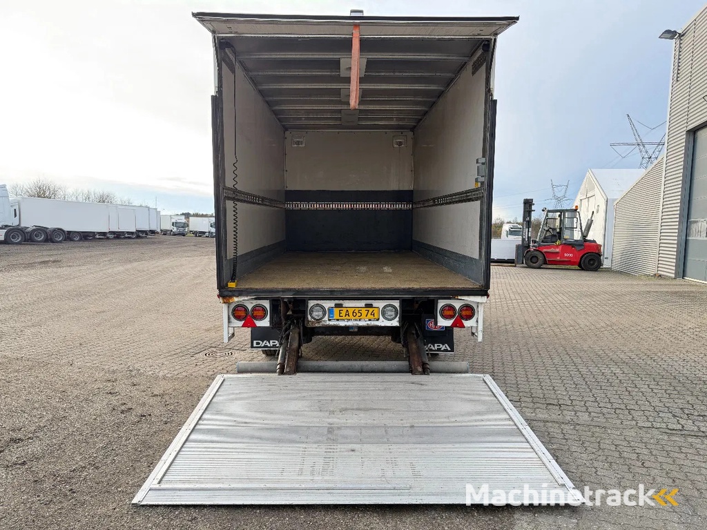 Dapa 2-axle 5,05m Box with lift