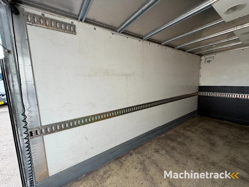 Dapa 2-axle 5,05m Box with lift