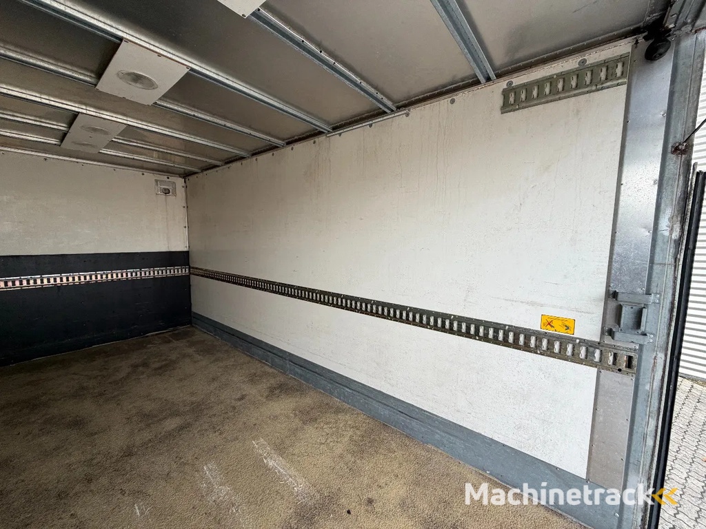 Dapa 2-axle 5,05m Box with lift