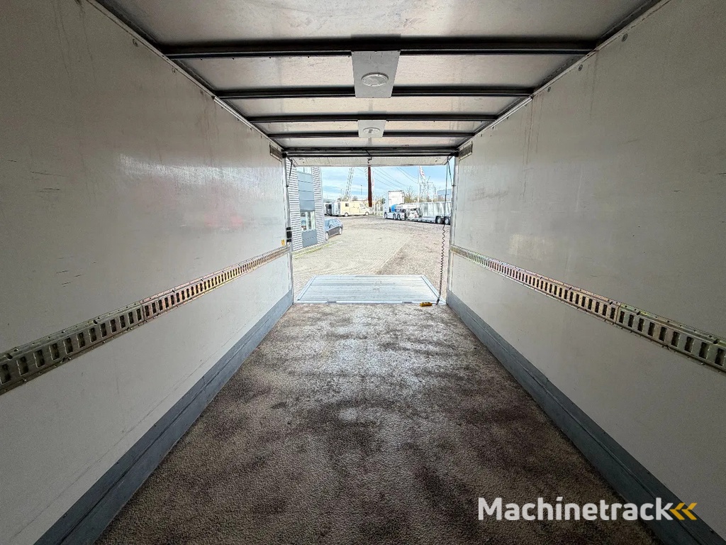 Dapa 2-axle 5,05m Box with lift