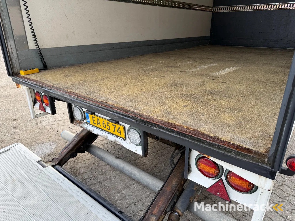 Dapa 2-axle 5,05m Box with lift