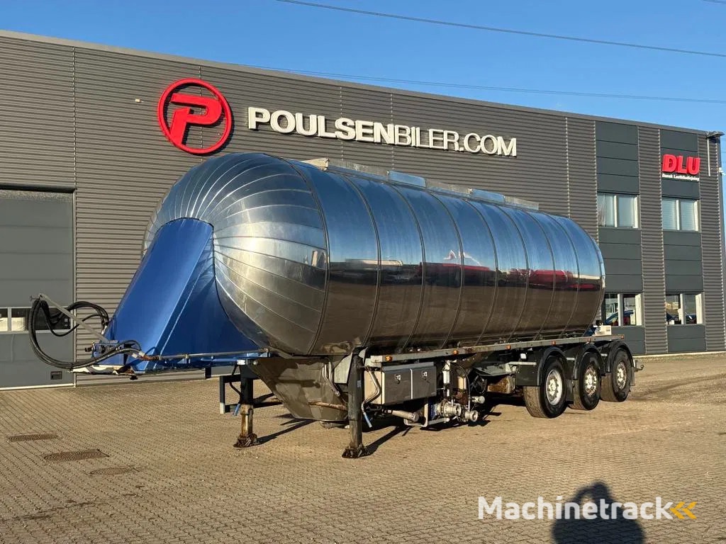 Interconsult 3-axle 3-room tank trailer