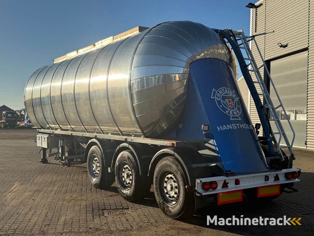 Interconsult 3-axle 3-room tank trailer