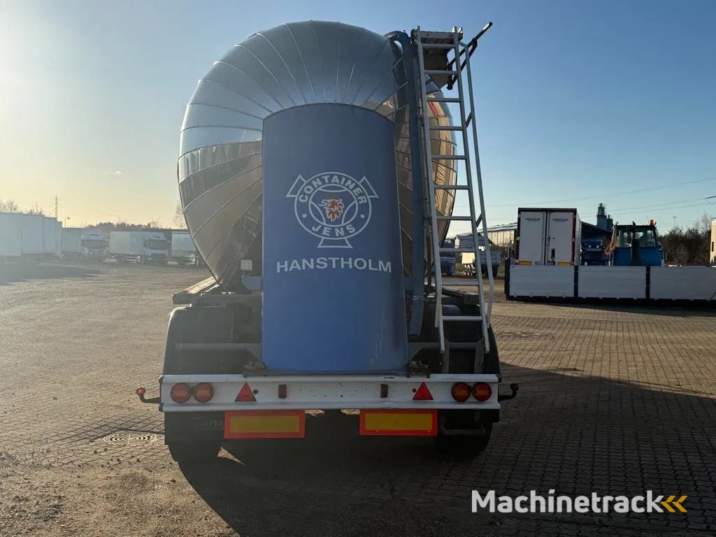 Interconsult 3-axle 3-room tank trailer