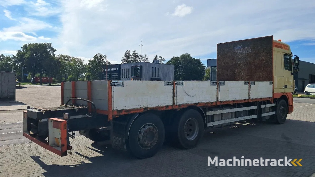 DAF XF 105 410 Spacecab 6x2 Euro 5