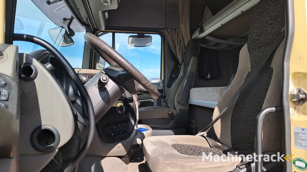 DAF XF 105 410 Spacecab 6x2 Euro 5