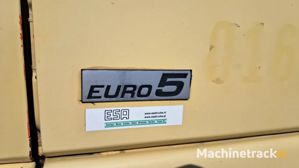 DAF XF 105 410 Spacecab 6x2 Euro 5