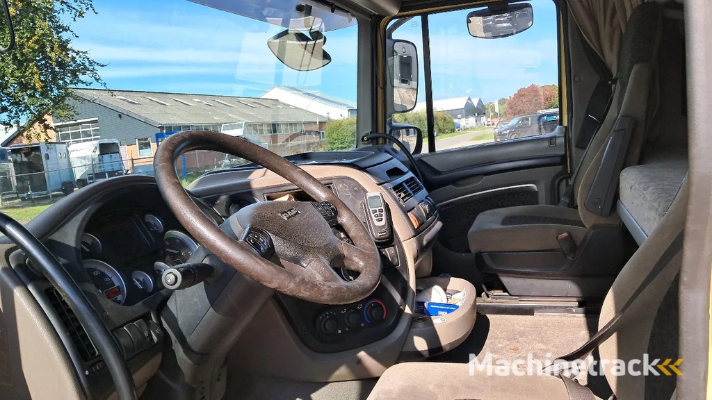DAF XF 105 410 Spacecab 6x2 Euro 5