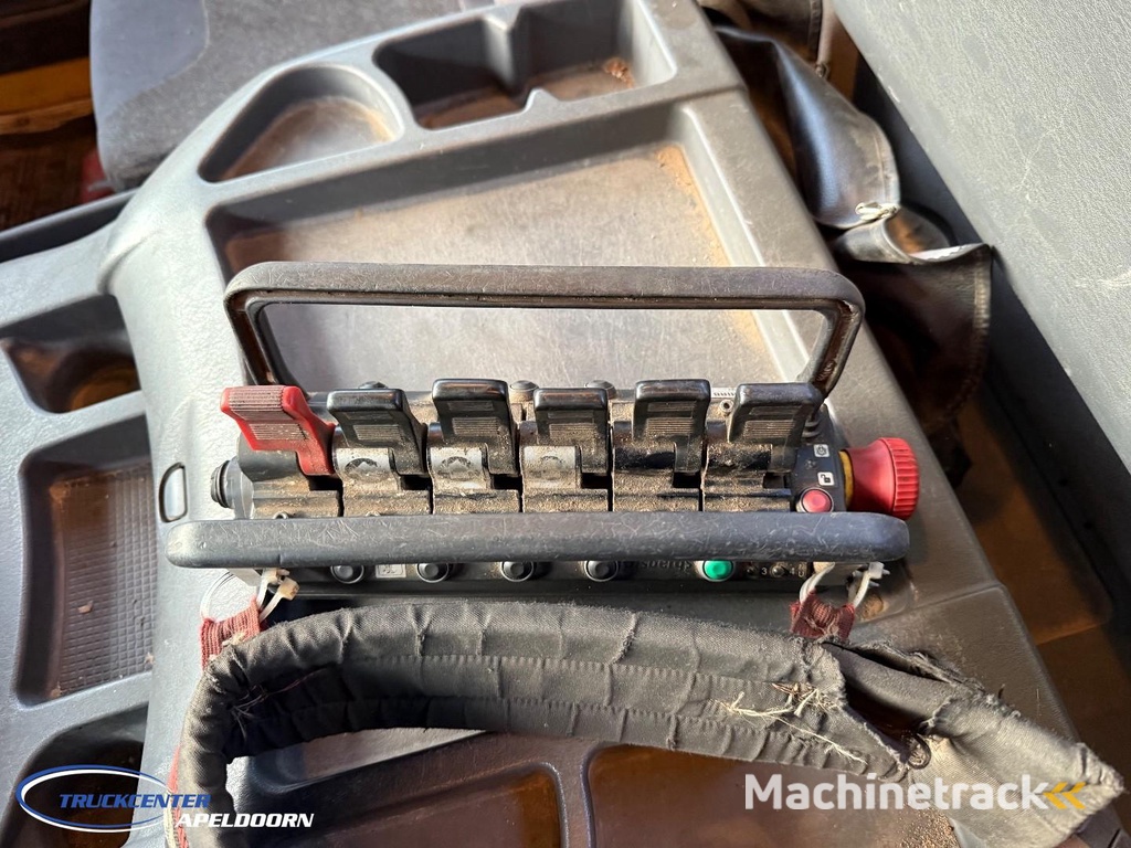 Scania P124-420 8x4 Naafreductie, Bladgeveerd, Handgeschakeld, HIAB 322 E5 TC11230