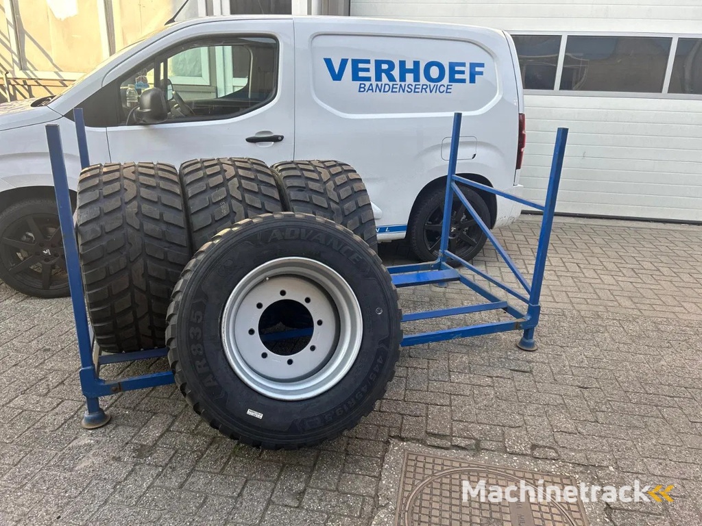 Advance 445/45R19.5, AR835