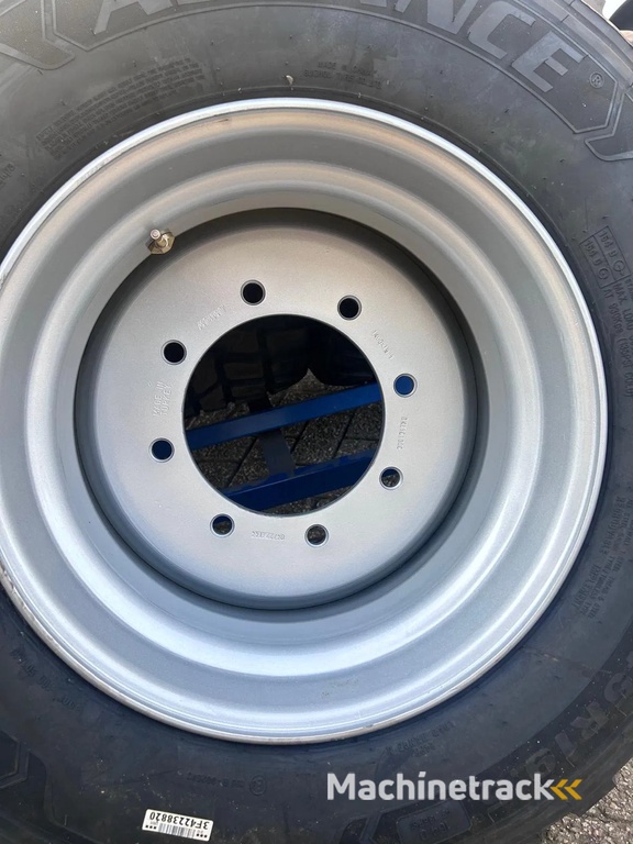 Advance 445/45R19.5, AR835