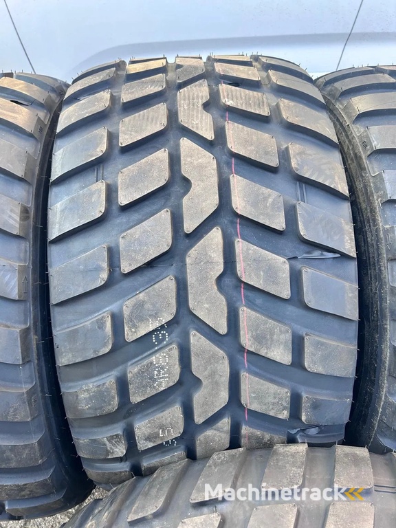 Advance 445/45R19.5, AR835