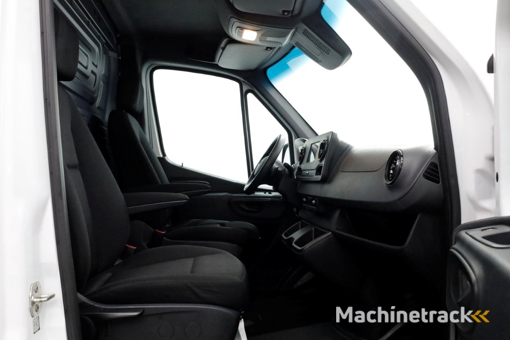 Mercedes-Benz Sprinter 317 CDI 170pk RWD L2H1 9G Automaat 2x Schuifdeur/Trekhaak 3500kg 02-2021