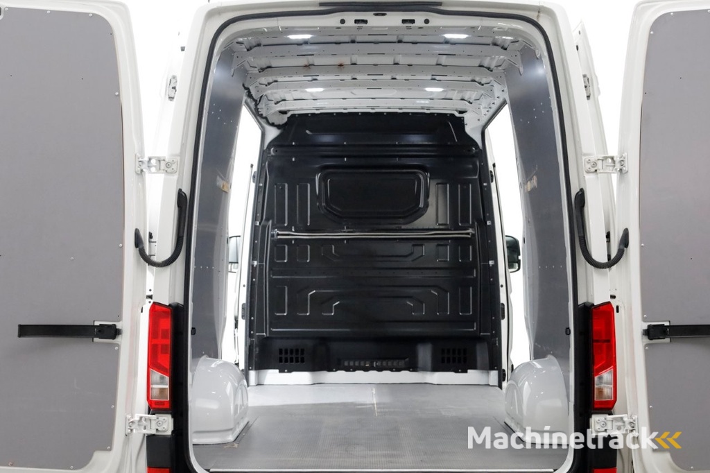 Volkswagen Crafter 35 2.0 TDI 140pk L3H3 (L2H2) Comfortline 2x Schuifdeur/Navi/Camera 04-2021
