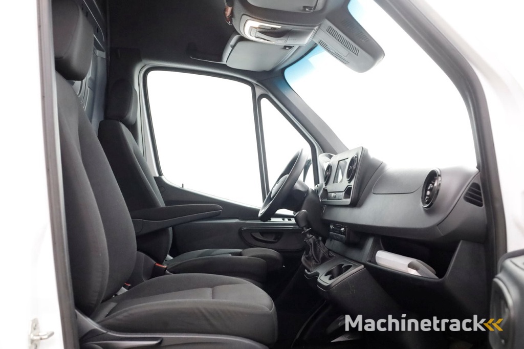 Mercedes-Benz Sprinter 311 CDI 115pk RWD L2H2 Servicewagen Airco/Camera/230V 02-2022