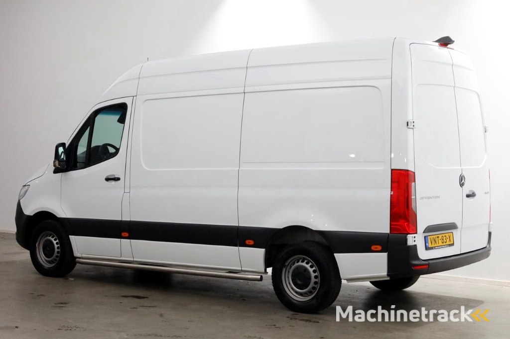 Mercedes-Benz Sprinter 311 CDI 115pk RWD L2H2 Servicewagen Airco/Camera/230V 02-2022