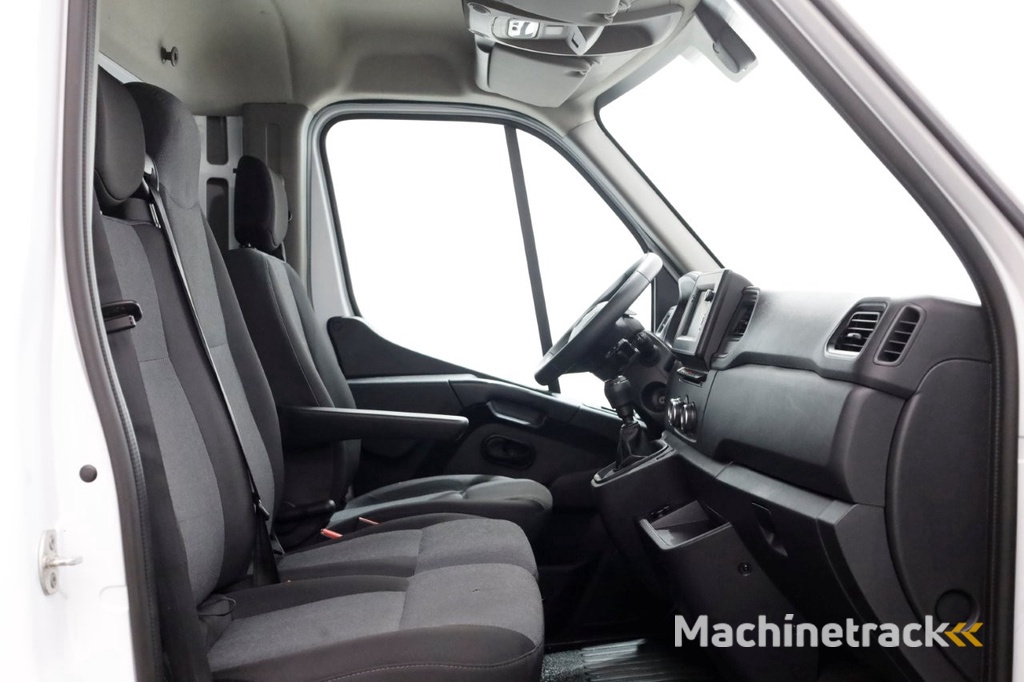 Renault Master T35 2.3 dCi 165pk Bakwagen met laadklep en zijdeur L445cm 02-2022