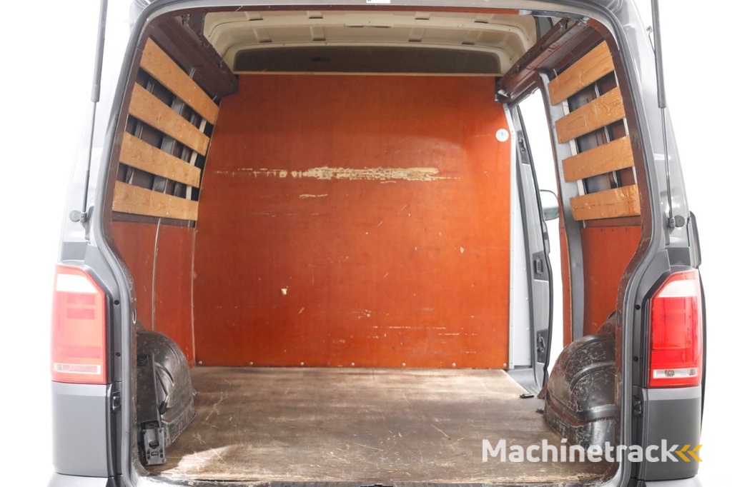 Volkswagen Transporter T6 2.0 TDI 102pk L2H2 Airco/Navi/Achterklep 07-2018
