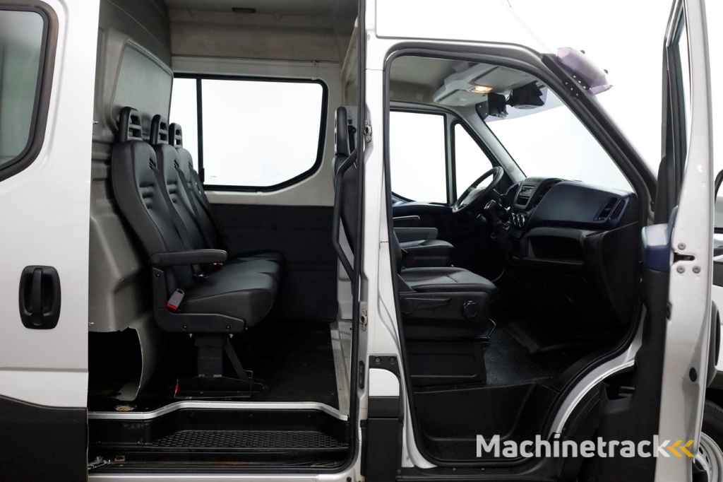 Iveco Daily 35S21 3.0 210pk Euro6 HiMatic Automaat L2H2 D.C. Trekhaak 3500kg 10-2017