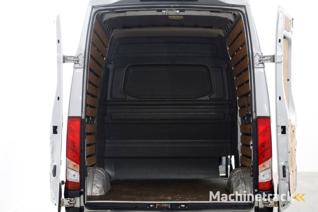 Iveco Daily 35S21 3.0 210pk Euro6 HiMatic Automaat L2H2 D.C. Trekhaak 3500kg 10-2017