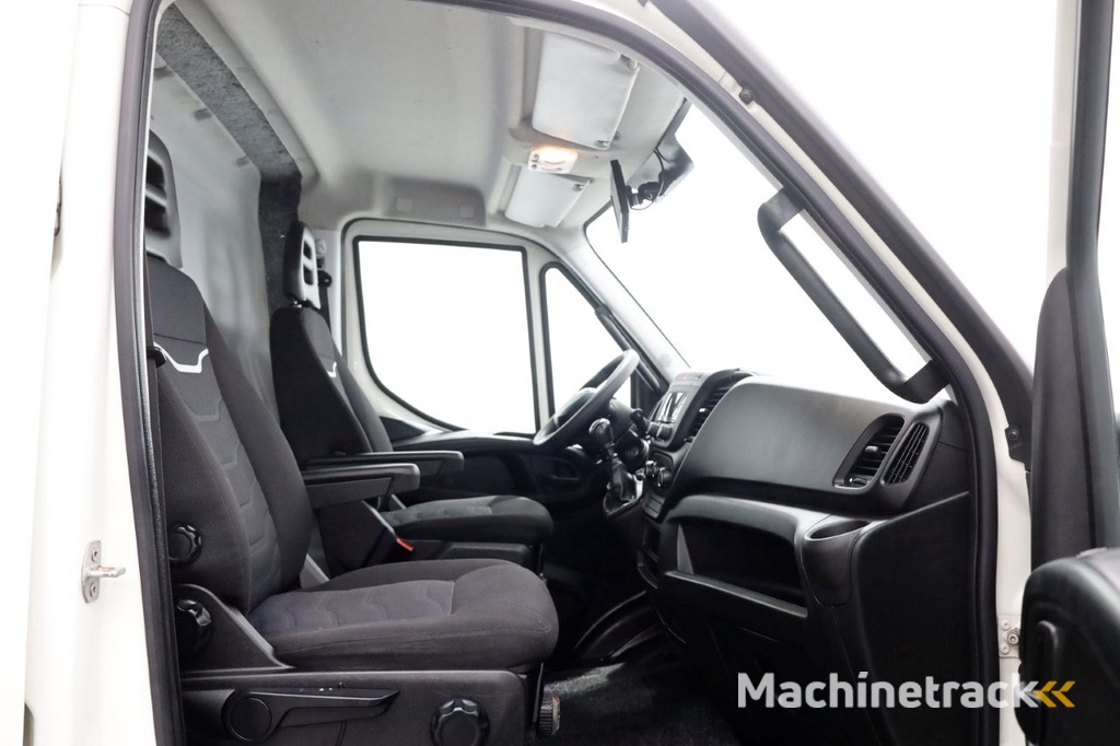 Iveco Daily 35C16 160pk L2H2 Dubbel Lucht Airco/Trekhaak 3500kg 03-2020