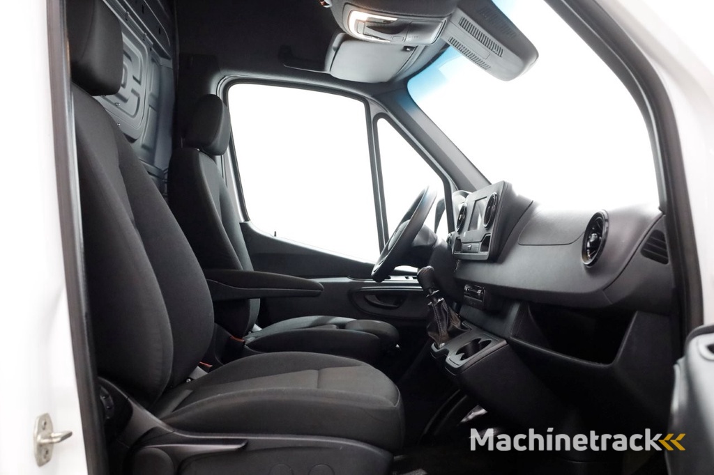 Mercedes-Benz Sprinter 311 CDI 115pk RWD L2H2 Servicewagen Airco/Camera/230V 07-2020