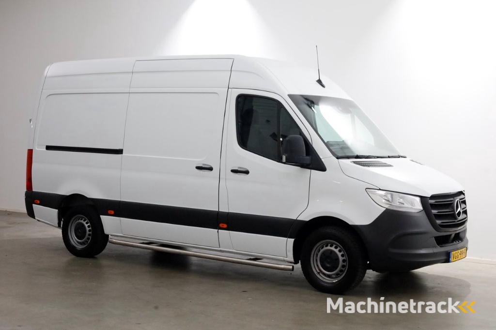 Mercedes-Benz Sprinter 311 CDI 115pk RWD L2H2 Servicewagen Airco/Camera/230V 07-2020