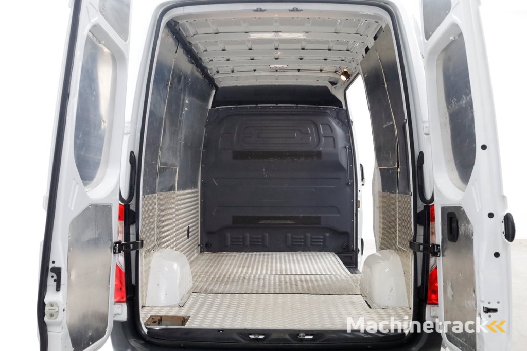 Mercedes-Benz Sprinter 315 CDI 150pk RWD L2H2 9G Automaat Airco/Navi/Camera 06-2021