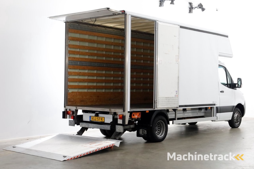 Mercedes-Benz Sprinter 516 CDI 163pk 7G Automaat Bakwagen met laadklep en zijdeur 09-2021
