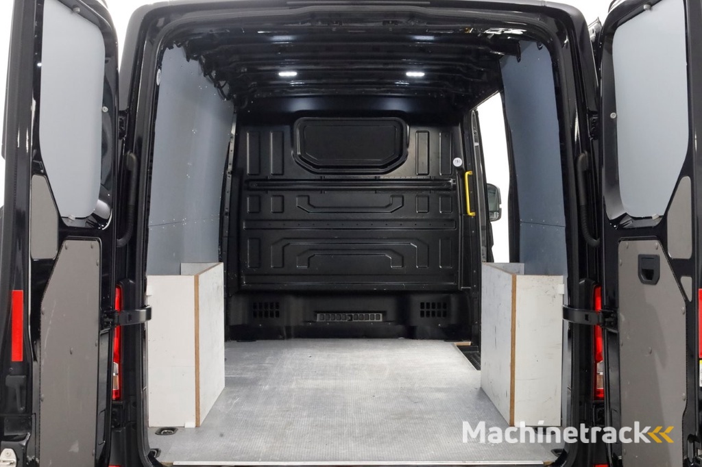 Volkswagen Crafter 35 2.0 TDI 177pk L3H2 (L2H1) DSG-Automaat LED/Navi/Trekhaak 3000kg 10-2021