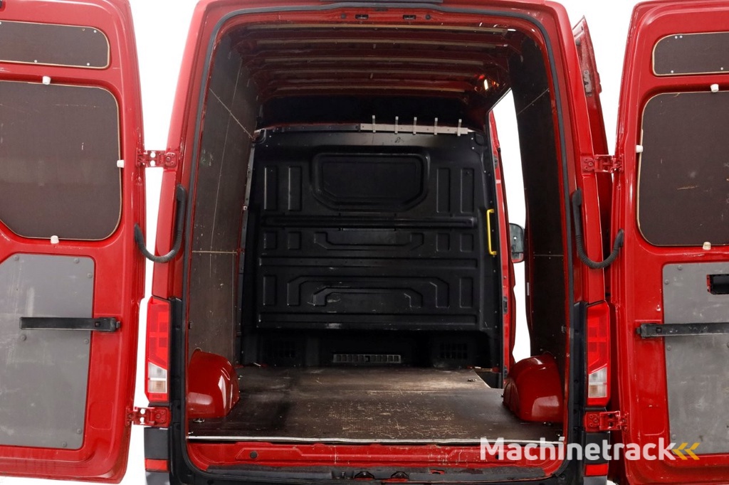 Volkswagen Crafter 35 2.0 TDI 177pk E6 RWD L3H3 (L2H2) Highline Navi/Camera/Trekhaak 3500kg 05-2019