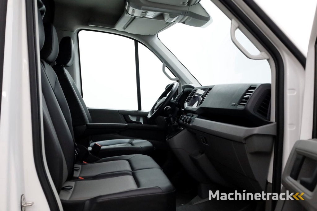 Volkswagen Crafter 35 2.0 TDI 177pk RWD L3H3 (L2H2) Airco/Navi/Camera Trekhaak 3500kg 09-2021