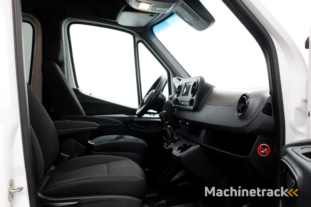 Mercedes-Benz Sprinter 317 CDI 170pk RWD L2H2 D.C. LED/Navi/Camera/Trekhaak 3500kg 03-2021