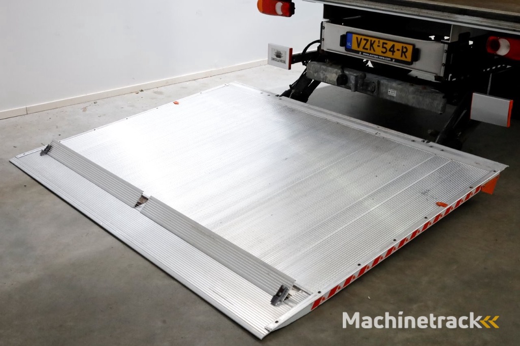 Renault Master T35 2.3 dCi 165pk Bakwagen met laadklep en trekhaak 11-2023