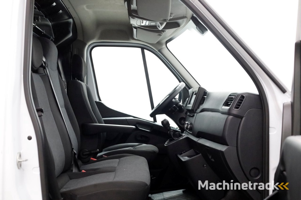 Renault Master T35 2.3 dCi 165pk L3H2 Dubbel Lucht Airco/Navi/Trekhaak 3500kg 01-2023