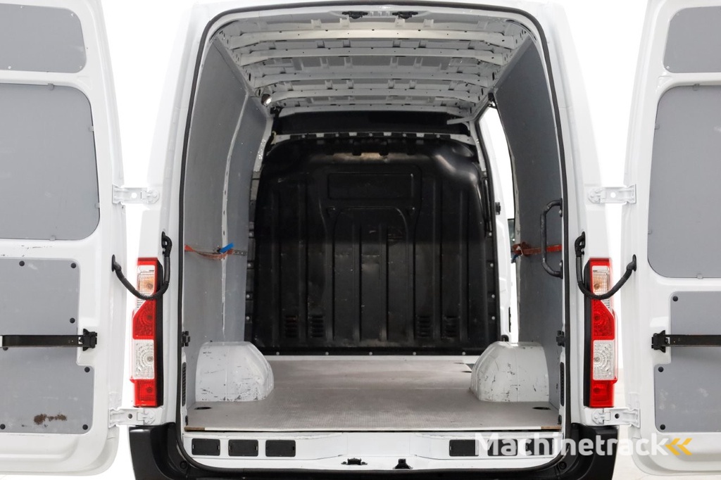 Renault Master T35 2.3 dCi 165pk L3H2 Dubbel Lucht Airco/Navi/Trekhaak 3500kg 01-2023