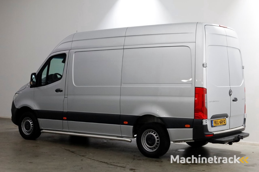 Mercedes-Benz Sprinter 311 CDI 115pk RWD L2H2 7G Automaat Airco/Navi/Camera 09-2021