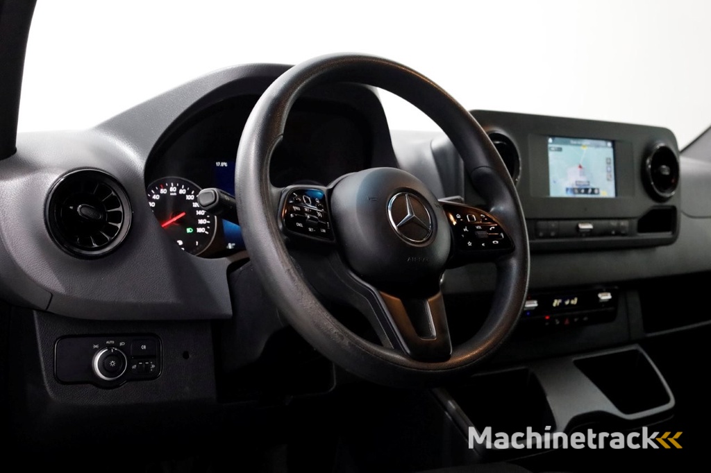 Mercedes-Benz Sprinter 311 CDI 115pk RWD L2H2 7G Automaat Airco/Navi/Camera 09-2021
