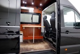 Minituur van Volkswagen Crafter 35 2.0 TDI 140pk L3H3 (L2H2) DSG-Automaat Camera/230V/Draaistoelen 04-2021