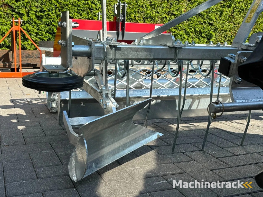 Diversen Track-Master Manegebodemvlakker Bodemvlakker Bakvlakker Pistevlakker Baksleep Pistesleep manege bodem vlakker rijbaan piste rijbak paddock