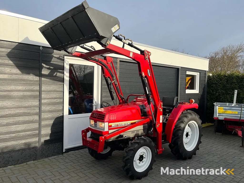 Kubota Zoekt u een mini of compact tractor van Yanmar, Solis, Iseki? Minitractor Compacttractor trekker