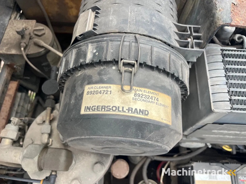Ingersoll Rand P101WD / 2.120 Uren / Deutz F2L M011F / 2000 / Mobile Compressor