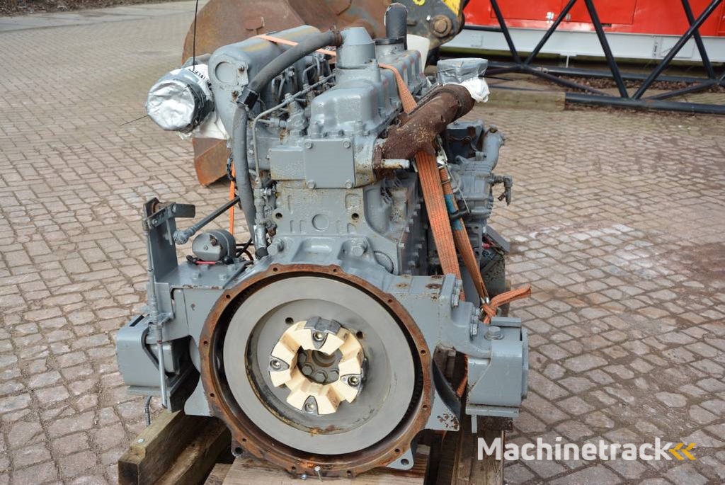 Hino EM100   engine complete